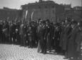 Su piazza Venezia, Mussolini, circondato da autori ...