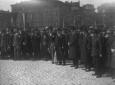 Mussolini, insieme ad un gruppo di autorit, assis ...