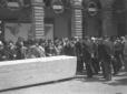 Mussolini, Teruzzi e folto gruppo di aut ...