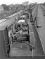 Convoglio ferroviario carico di trattori in occasi ...