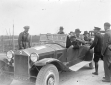 Mussolini con autorit su un'automobile mentre fa  ...