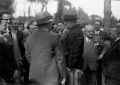 Il Duce accompagnato da autorit mentre parla con  ...