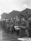 Il Sottosegretario per l'Aeronautica Valle legge u ...