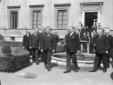 Il ministro tedesco Hans Frank davanti alla sede d ...