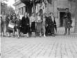Un gruppo di donne percorre piazza Sonni ...