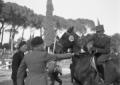 Mussolini consegna una coppa al tenente austriaco  ...