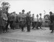 Mussolini consegna la medaglia alla memoria al pad ...