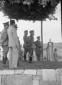 Mussolini e Vittorio Emanuele assistono alla fase  ...