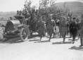 Mussolini, Baistrocchi ed un gruppo di ufficiali e ...