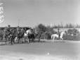 Mussolini, Badoglio ed altre autorit, a cavallo,  ...