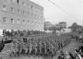 Militi marciano in viale Romania davanti al palco  ...