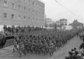 Militi marciano in viale Romania davanti al palco  ...