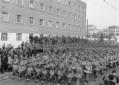 Militi marciano in viale Romania davanti al palco  ...