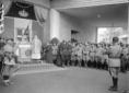Sacerdote celebra una messa all'interno della case ...