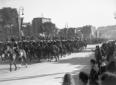 Carabinieri a cavallo sfilano in via dell'Impero i ...