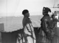 Mussolini e Alfieri (di spalle) conversano a bordo ...