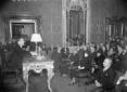 L'ambasciatore tedesco Hassel tiene una conferenza ...