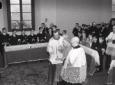 Campo medio, il cardinale e gli altri sacerdoti du ...