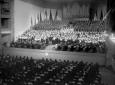 Campo lunghissimo, il direttore con l'orchestra e  ...