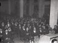 il pubblico in sala, molti ridono, campo lungo