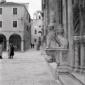una piazza della citt, campo medio