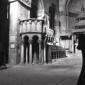 una navata della chiesa, interno, campo medio