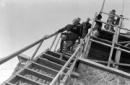 Pavolini scende le scale accompagnato da altre aut ...