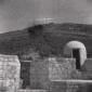 Montagne viste dalle mura di cinta, fortificazioni ...