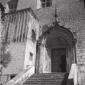 La porta della cattedrale, campo medio
