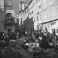 Un settore del mercato, antichi palazzi, campo lun ...