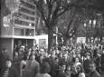 La folla dell'inaugurazione, soldati, campo lungo
