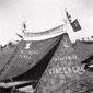 Tenda con scritte propagandistiche, totale