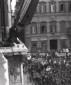 Mussolini si affaccia al balcone