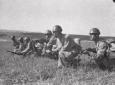 Un gruppo di paracadutisti assaltatori (con elmett ...