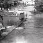 Esercitazione sul fiume Aniene; i soldati hanno co ...