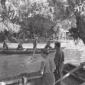 Esercitazione sul fiume Aniene; i soldati remano s ...