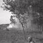 Soldati durante l'esercitazione antincendio; campo ...