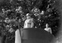 Mussolini sul palco durante il discorso; ...