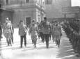 Il Generale Vitez, accompagnato da autorit� del Pn ...
