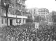 Scorcio della folla in piazza Mazzini, c ...