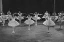 Un gruppo di ballerine esegue un ballett ...