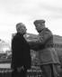 Mussolini consegna medaglie alla memoria nel corso ...