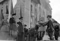 Mussolini consegna medaglie al valore nel corso de ...