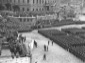 Mussolini consegna una medaglia al valore alla ved ...