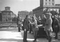 Vittorio Emanuele consegna la medaglia al valor mi ...