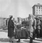 Vittorio Emanuele consegna la medaglia al valor mi ...