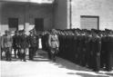 Mussolini visita il Comando della Marina di Caglia ...