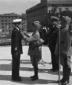 Vittorio Emanuele III appunta una medaglia d'oro a ...