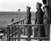 Mussolini si appresta a tenere un discorso da un b ...