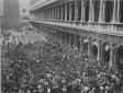 Piazza San Marco affollata: la popolazio ...
